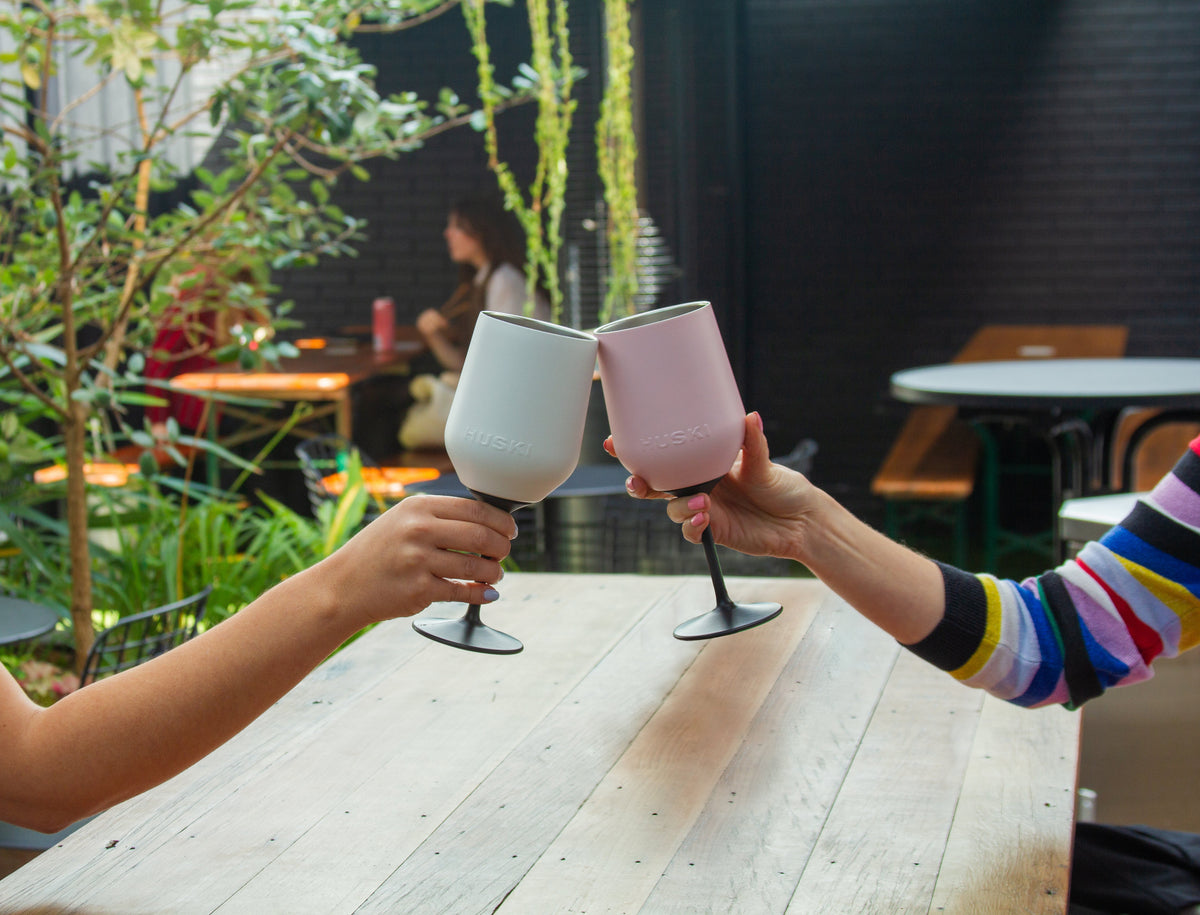 Huski Wine Tumbler 2.0 in white and powder pink